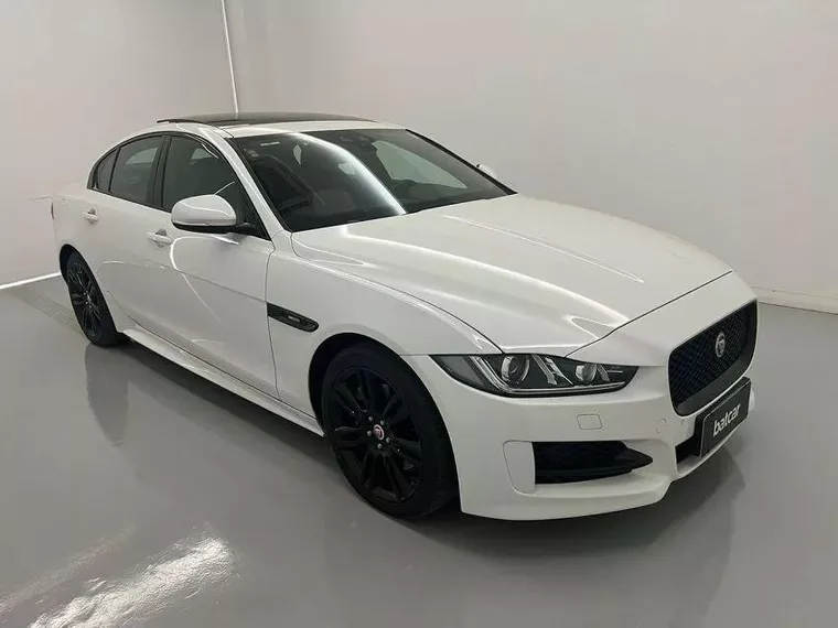 Jaguar XE Branco 1