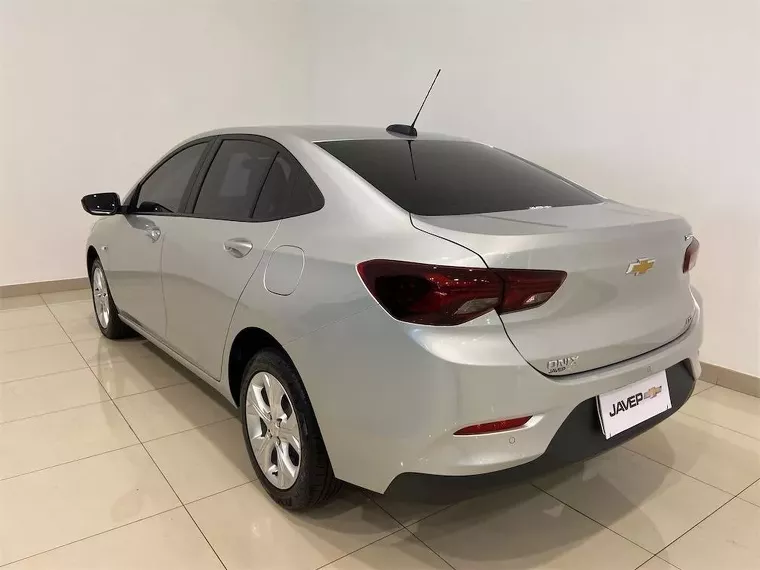 Chevrolet Onix Prata 8