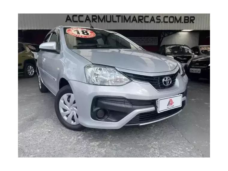 Toyota Etios Prata 7