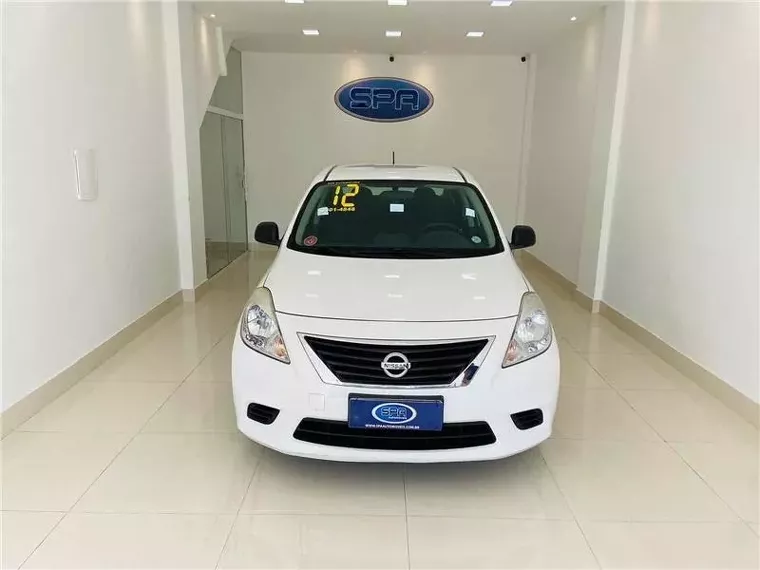 Nissan Versa Branco 8