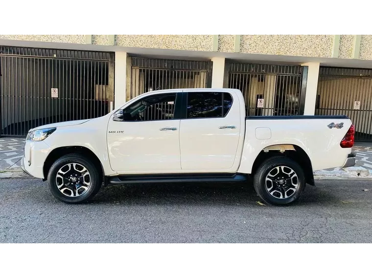 Toyota Hilux Branco 7