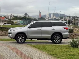 Toyota Hilux SW4