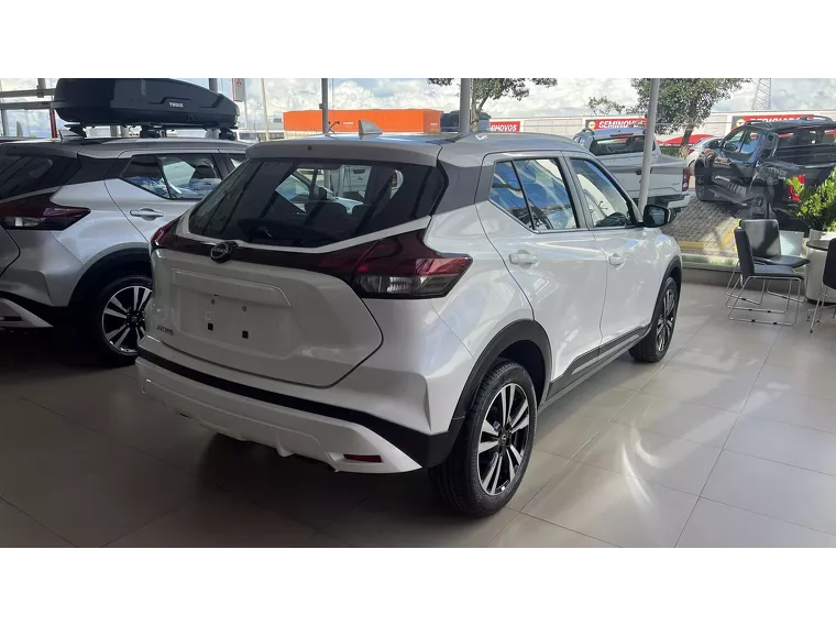 Nissan Kicks Branco 16