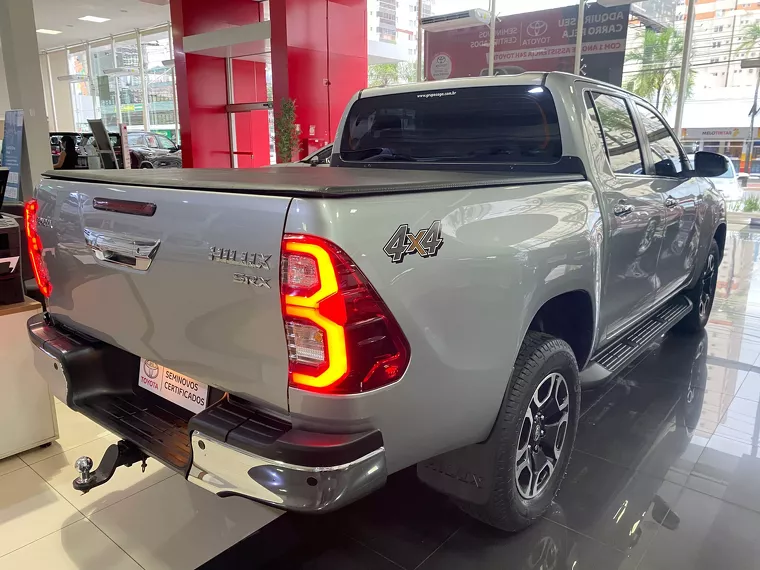 Toyota Hilux Prata 10