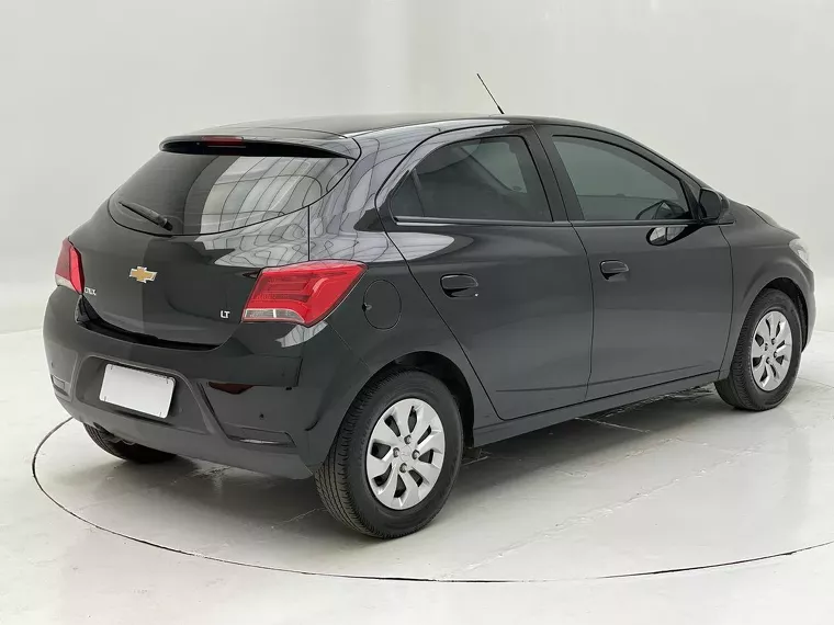 Chevrolet Onix Preto 8