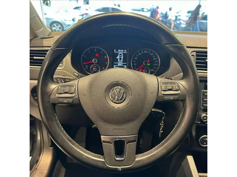 Volkswagen Jetta Cinza 11