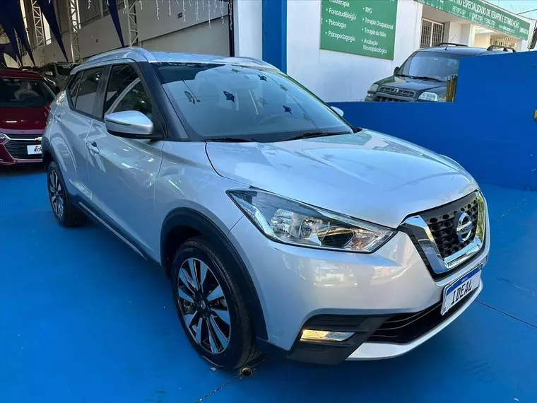 Nissan Kicks Prata 1