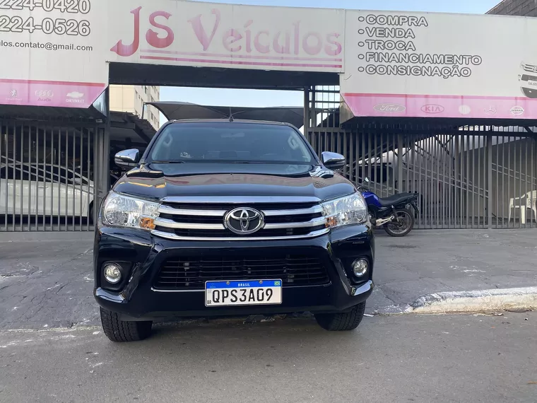 Toyota Hilux Preto 21