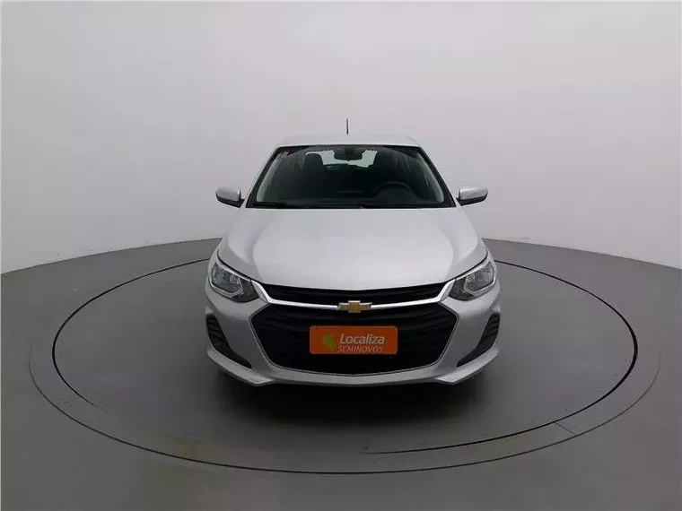 Chevrolet Onix Prata 19