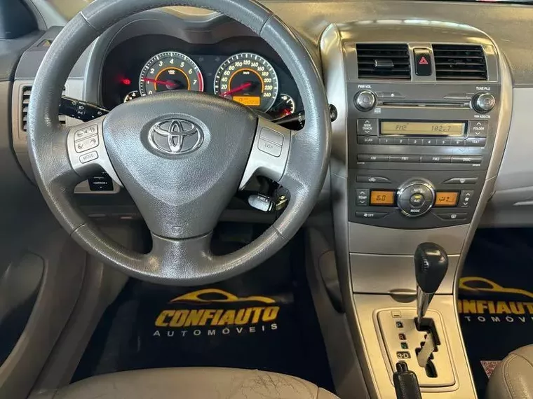 Toyota Corolla Prata 17