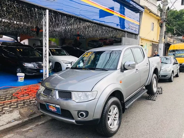 Mitsubishi L200 Prata 10