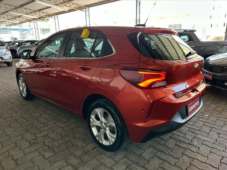 Chevrolet Onix Laranja 5