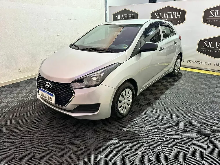 Hyundai HB20 Prata 14