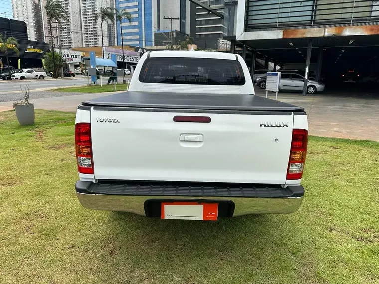 Toyota Hilux Branco 5