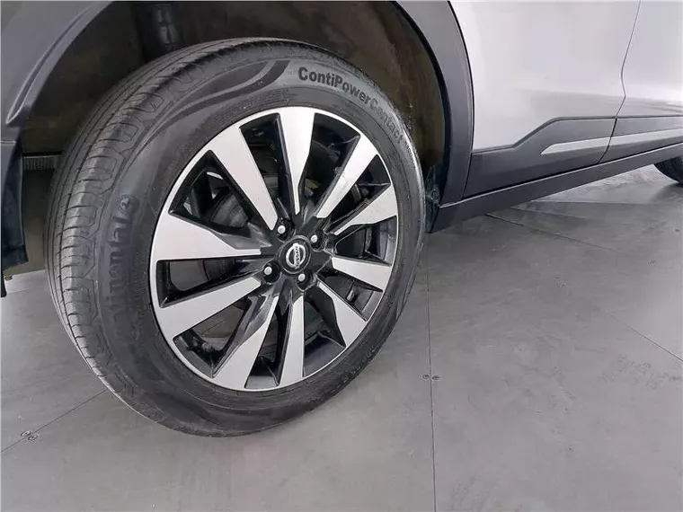 Nissan Kicks Prata 11