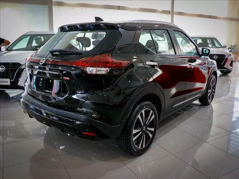 Nissan Kicks Preto 2