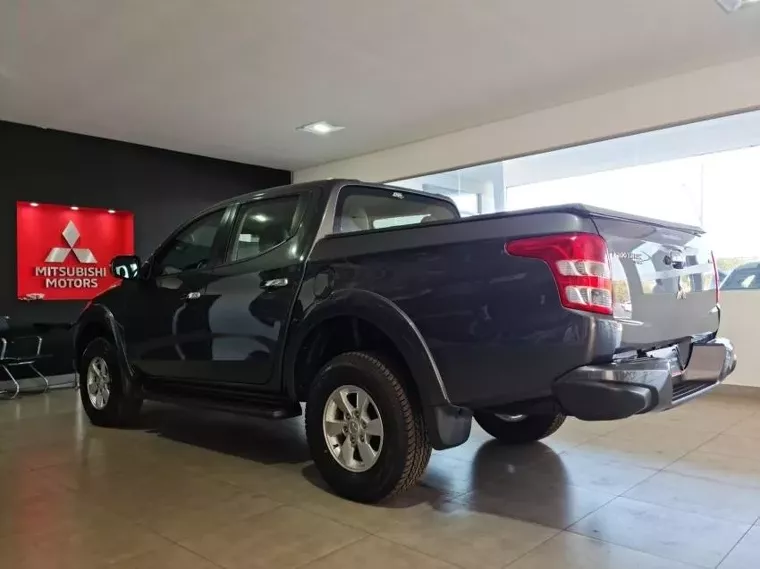 Mitsubishi L200 Triton Cinza 10