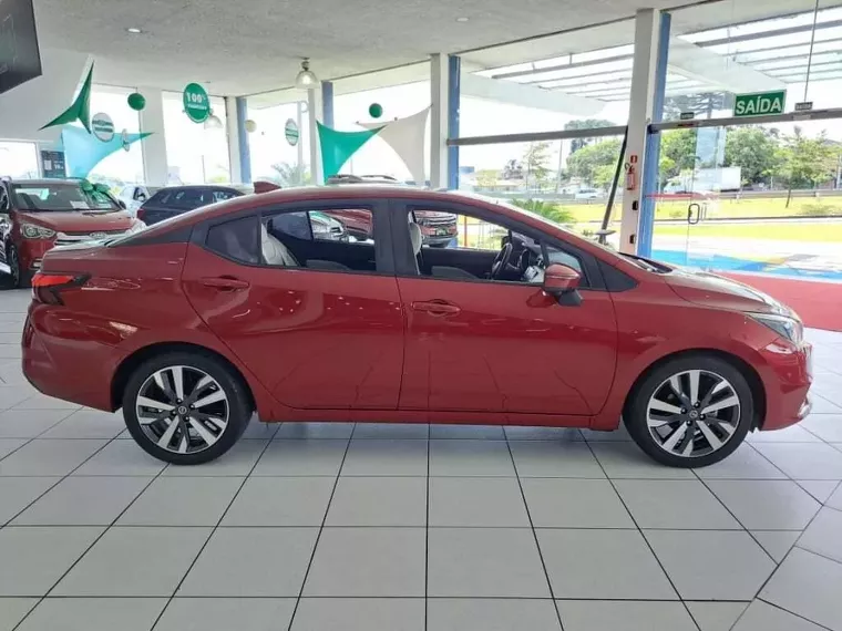 Nissan Versa Vermelho 10