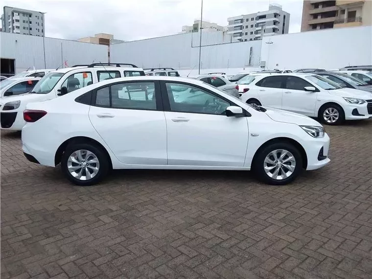 Chevrolet Onix Branco 3