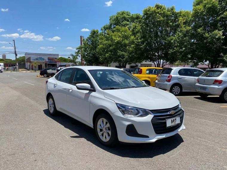 Chevrolet Onix Branco 10