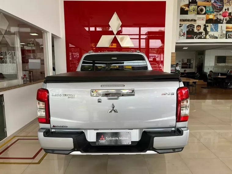 Mitsubishi L200 Triton Prata 11