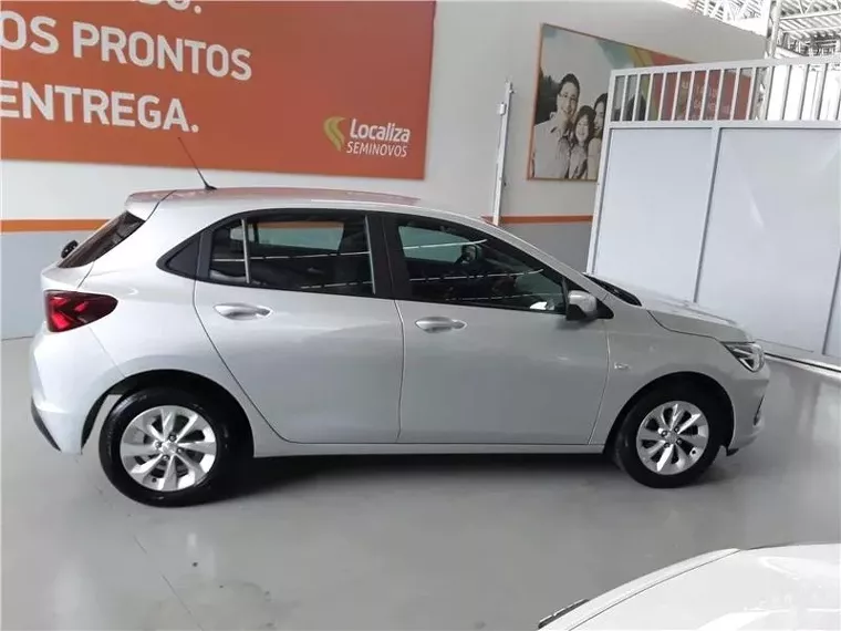 Chevrolet Onix Prata 3