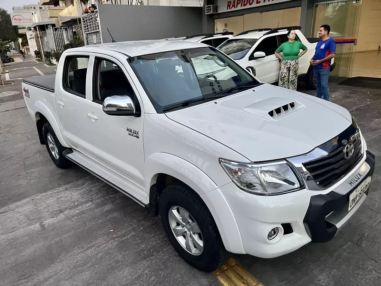 Toyota Hilux Branco 25