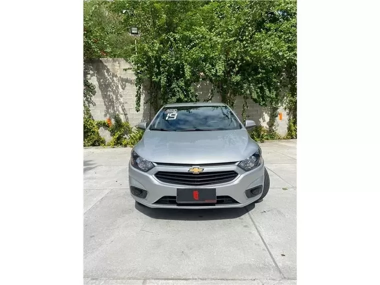 Chevrolet Onix Prata 5