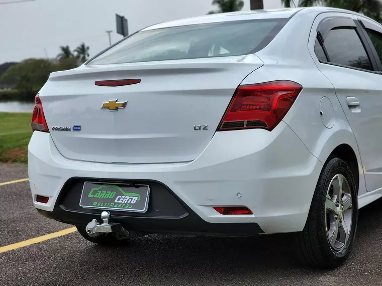 Chevrolet Prisma Branco 3