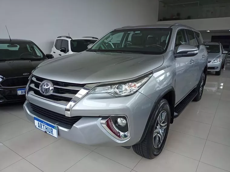 Toyota Hilux SW4 Prata 13