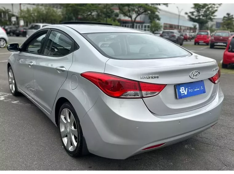 Hyundai Elantra Prata 3