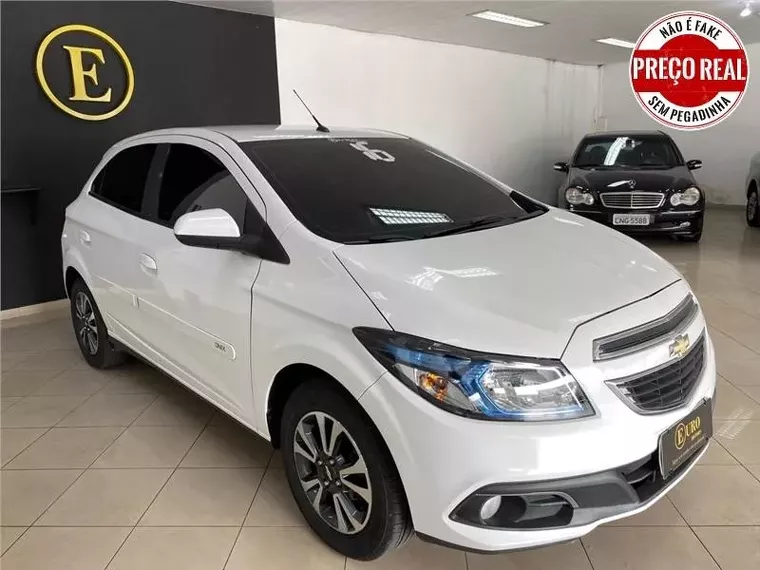 Chevrolet Onix Branco 10