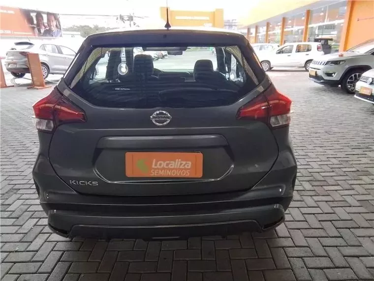 Nissan Kicks Cinza 9