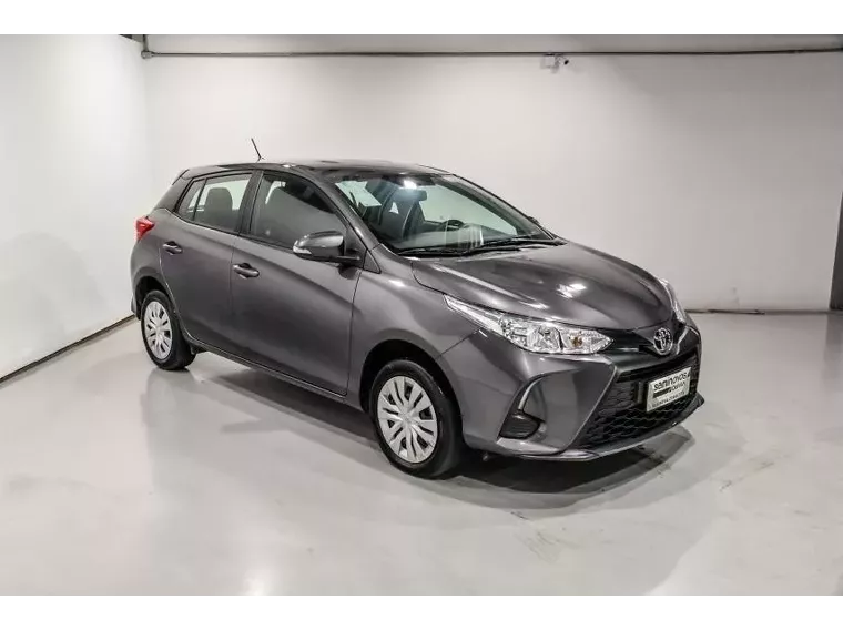 Toyota Yaris Cinza 10