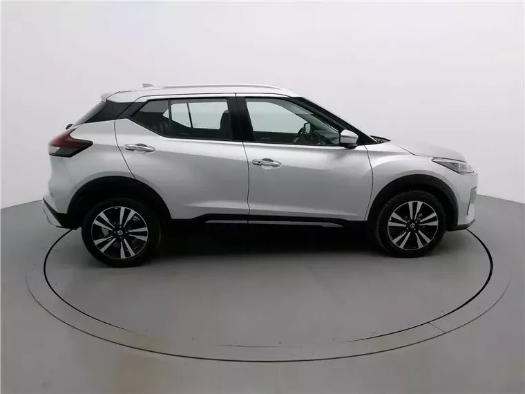 Nissan Kicks Prata 2