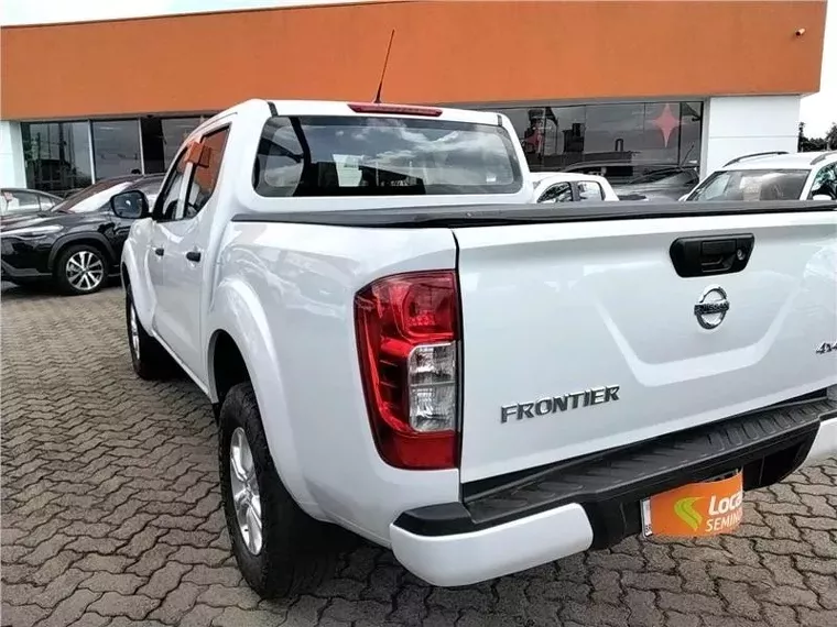 Nissan Frontier Branco 2