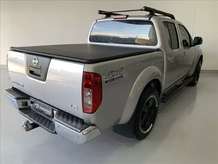 Nissan Frontier Prata 2