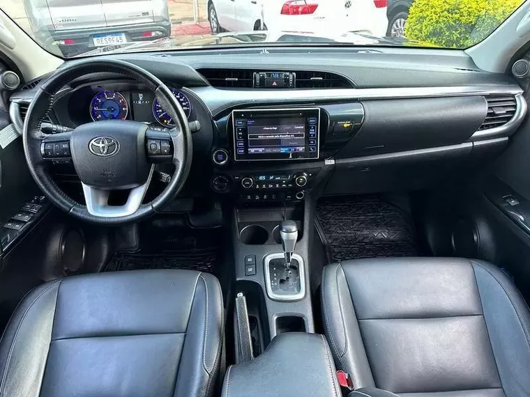 Toyota Hilux Preto 10