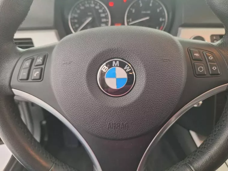 BMW 320i Preto 14