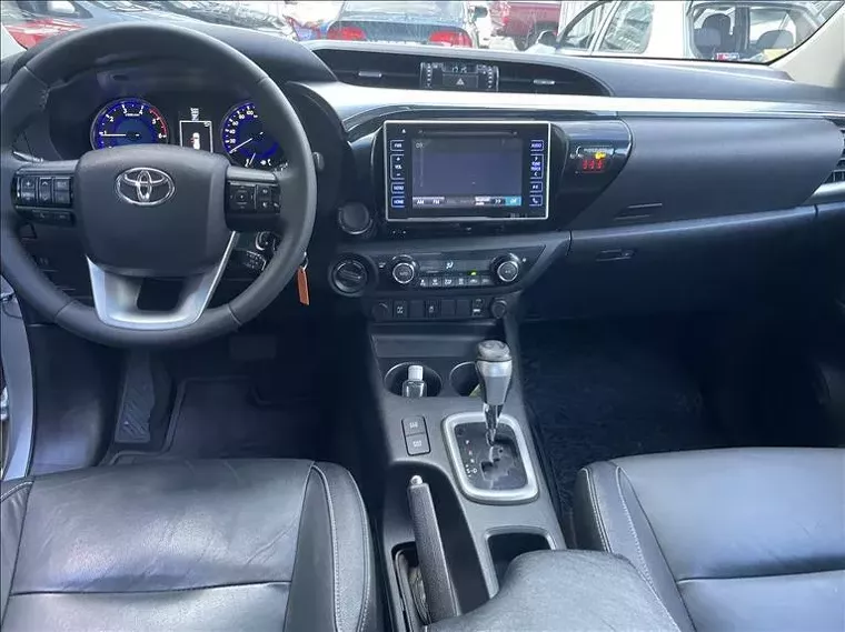 Toyota Hilux Cinza 8