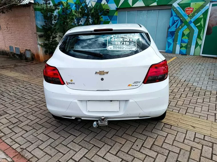 Chevrolet Onix Branco 10