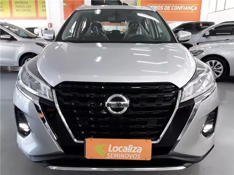 Nissan Kicks Prata 9