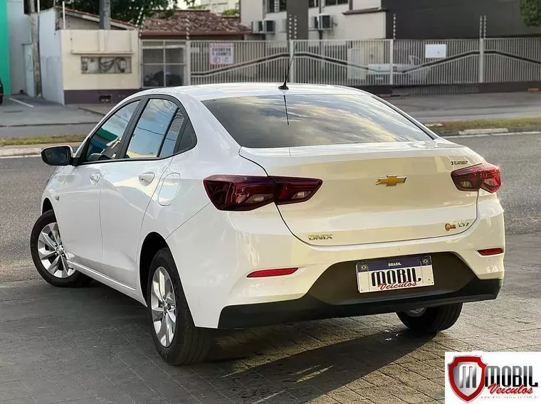 Chevrolet Onix Branco 4