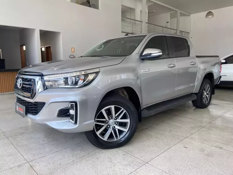 Toyota Hilux Prata 17