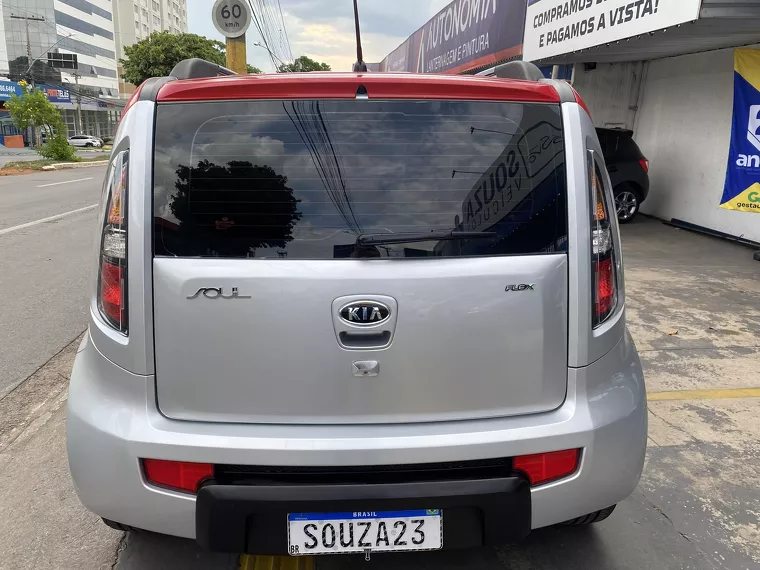 KIA Soul Prata 10