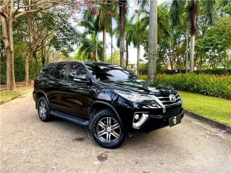 Toyota Hilux SW4 Preto 5