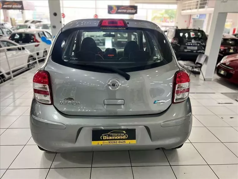 Nissan March Cinza 3