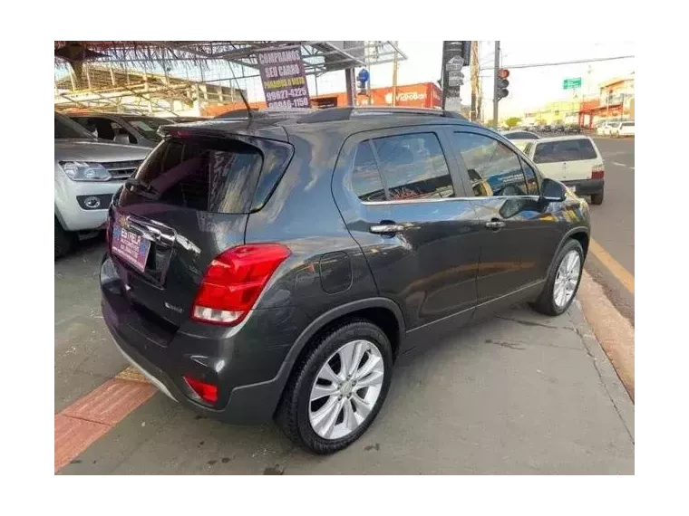 Chevrolet Tracker Cinza 4