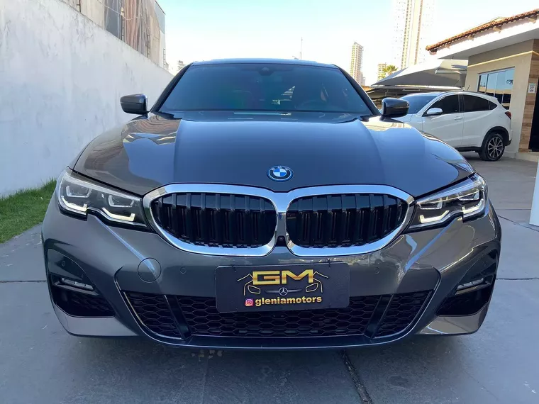 BMW 330e Prata 12