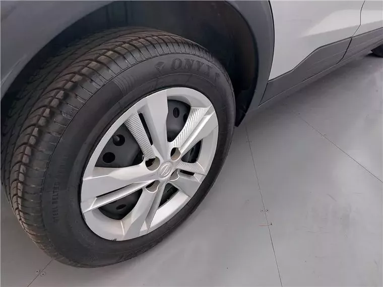 Nissan Kicks Prata 4